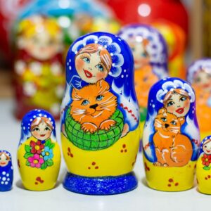BÚP BÊ NGA 5 lớp 12cm ôm mèo