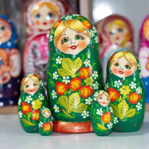 búp bê Nga 5 lớp 15cm dâu tây