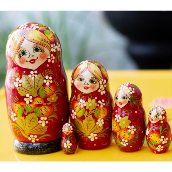 Búp bê Nga 5 lớp 15cm dâu tây
