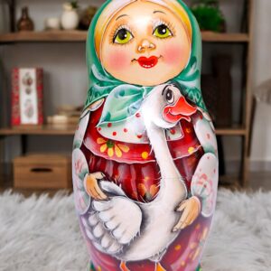 BÚP BÊ NGA 5 LỚP 18CM ÔM NGỖNG