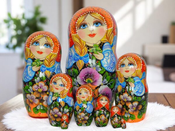 BÚP BÊ NGA 9 LỚP 21CM HOA