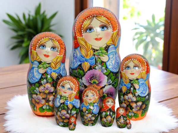 BÚP BÊ NGA 9 LỚP 21CM HOA