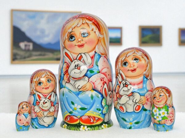 búp bê Nga 5 lớp 18cm ôm thỏ