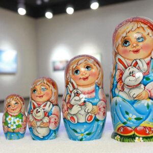 búp bê Nga 5 lớp 18cm ôm thỏ