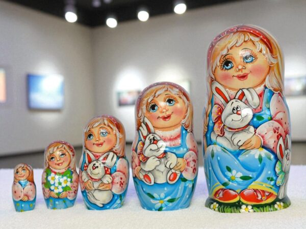 búp bê Nga 5 lớp 18cm ôm thỏ