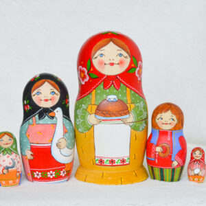 búp bê Nga 5 lớp 18cm mời bánh mỳ