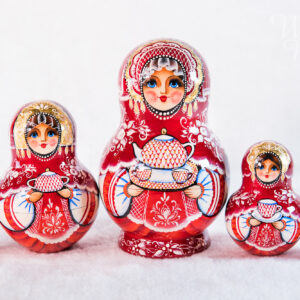 BÚP BÊ NGA 5 LỚP 15CM MỜI TRÀ ĐỎ