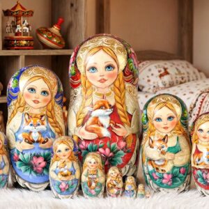 BÚP BÊ NGA 10 LỚP 26CM ÔM CÁO ĐỎ