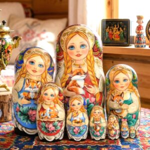 BÚP BÊ NGA 10 LỚP 26CM ÔM CÁO ĐỎ