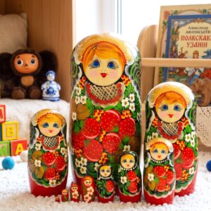 búp bê Nga 10 lớp 26cm dâu tây