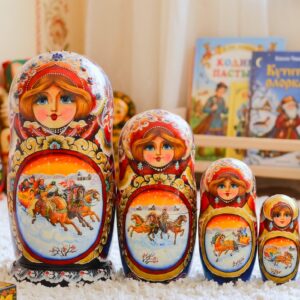 BÚP BÊ NGA 5 LỚP 18CM TAM MÃ MÙA ĐÔNG